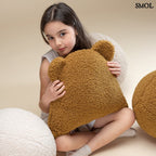 Gyerek mackós párna | MAPLE - SMOL - ölelő gyerek