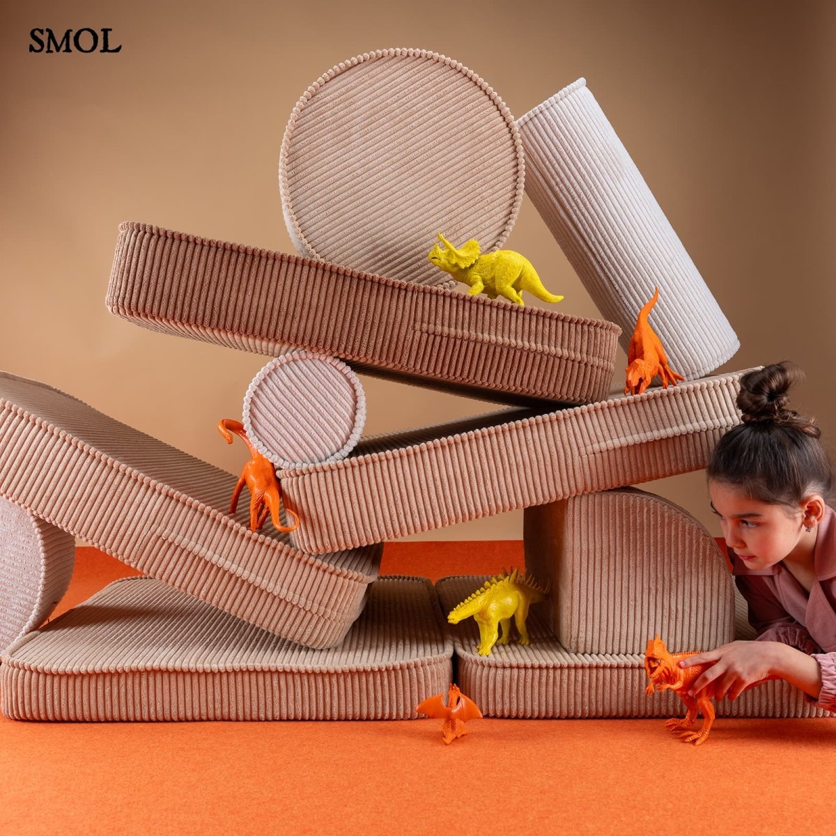 Gyerekkanapé, 9 részes | BROWN SUGAR - moduláris gyerekkanapé - SMOL - elemekkel játszó gyerek dinoszauruszokkal