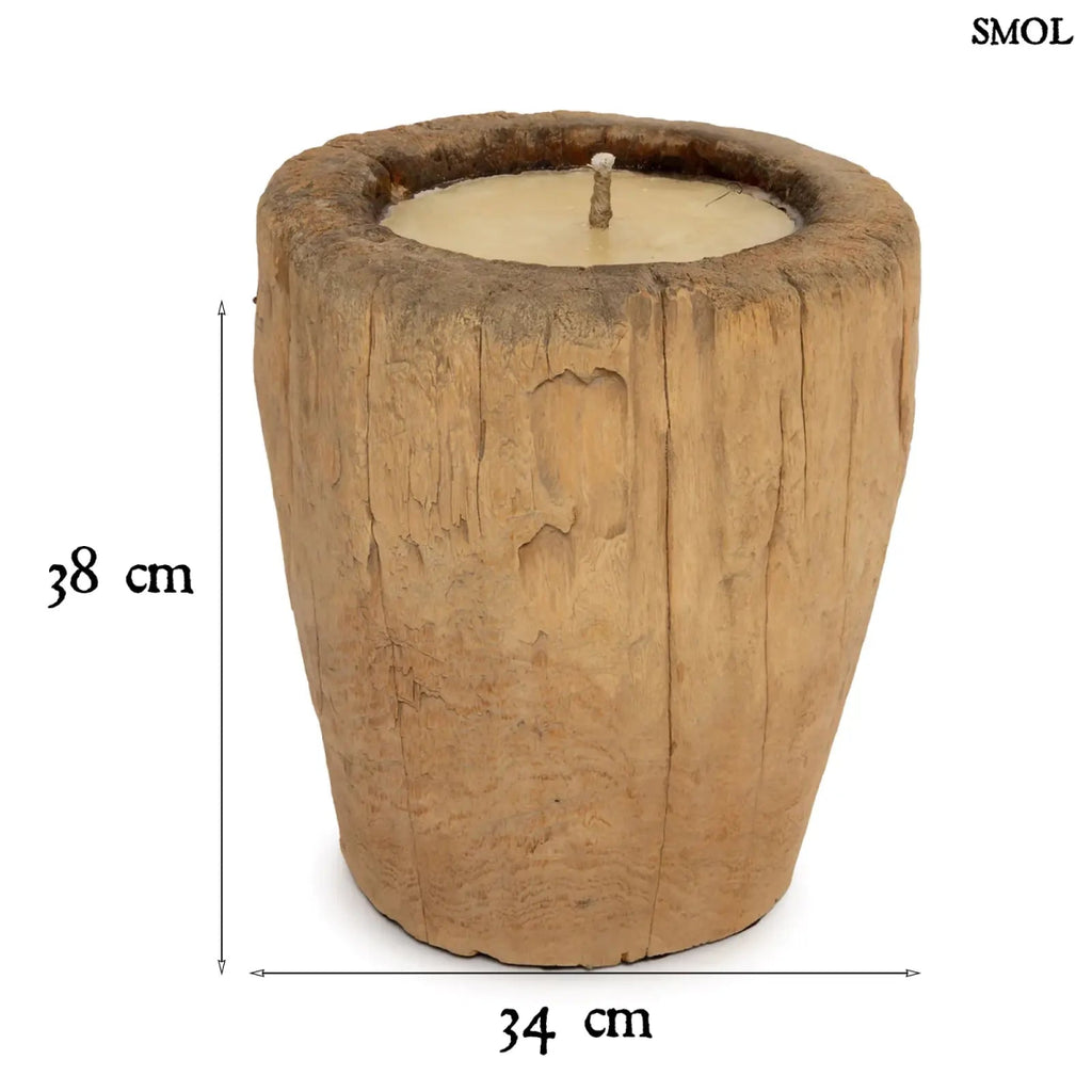Rusztikus, masszív fatörzs Gyertyatartó (TRUNK) natúr fa kaspóból. XXL méretű, egyedi, sárga viasszal részben töltve, méretekkel