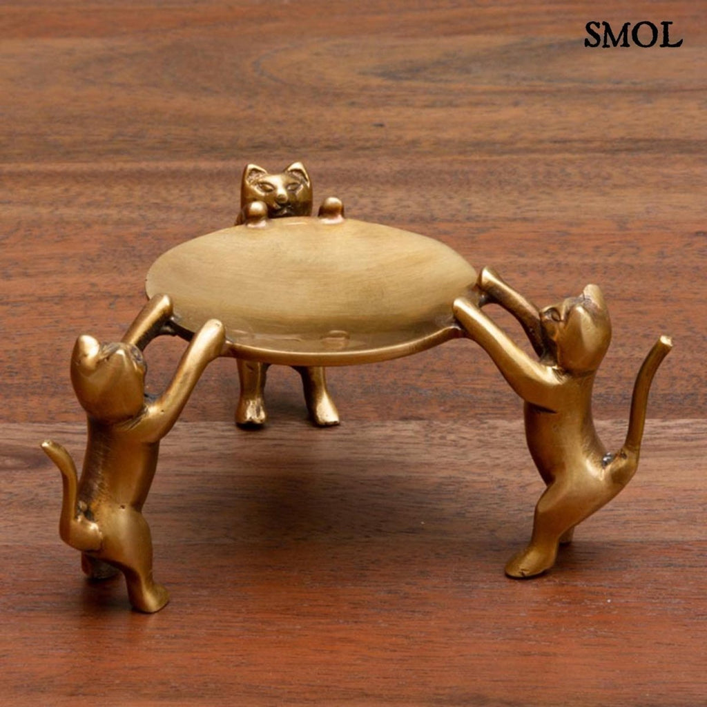 Dísztál - kisméretű, 3 macskával, ⌀ 10 cm | PURR - smol.hu - asztalon