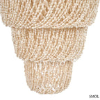 Háromszintes, vízesés formájú kézműves függőlámpa fehér tengeri kagylókból, természetes textúrával és fém vázzal,  alsó rész nagyítva