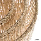 Háromszintes, vízesés formájú kézműves függőlámpa fehér tengeri kagylókból, természetes textúrával és fém vázzal, rétegek nagyítva