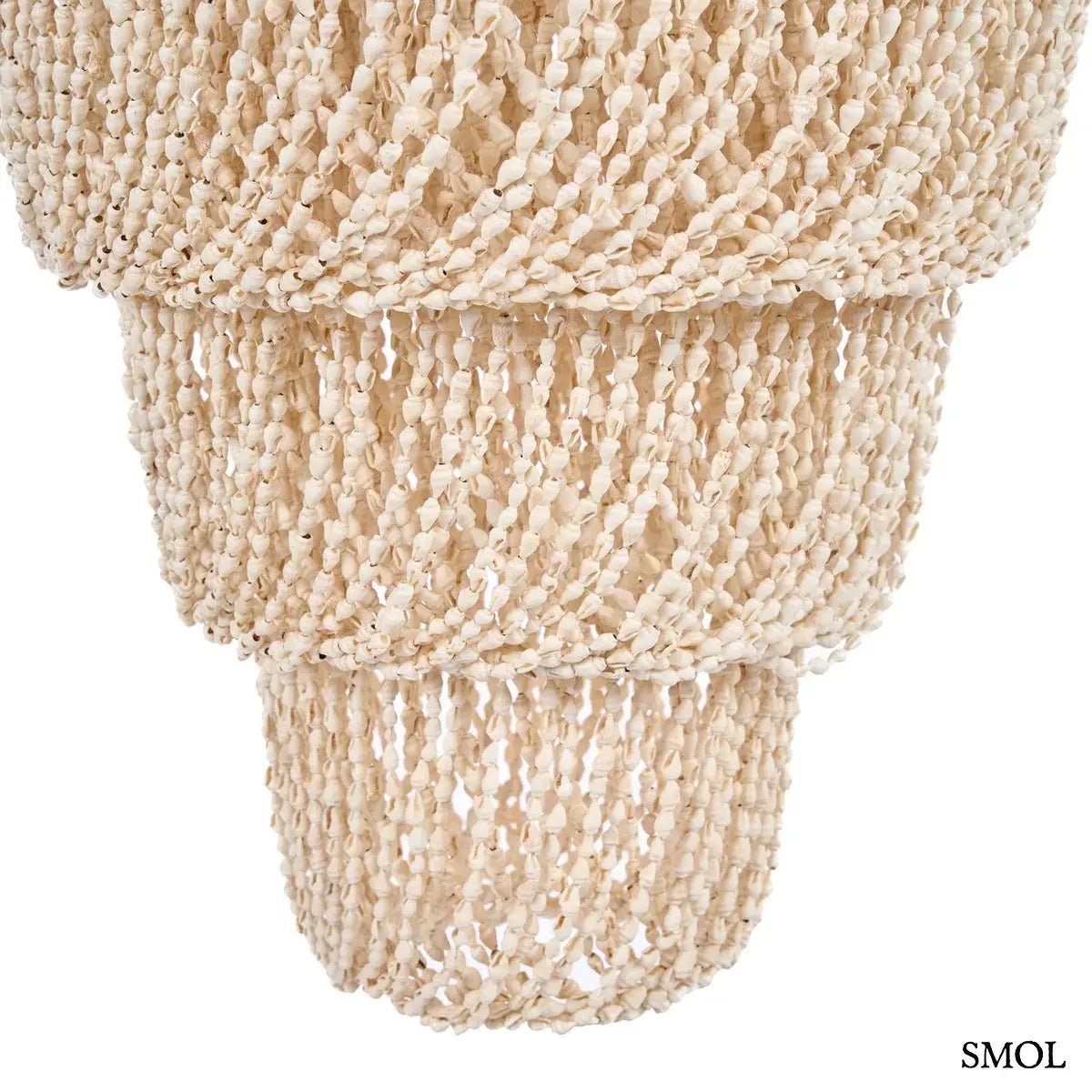 Kagyló csillár - kézzel készített balinéz függőlámpa természetes kagylóhéj rétegekkel, alsó rész nagyítva