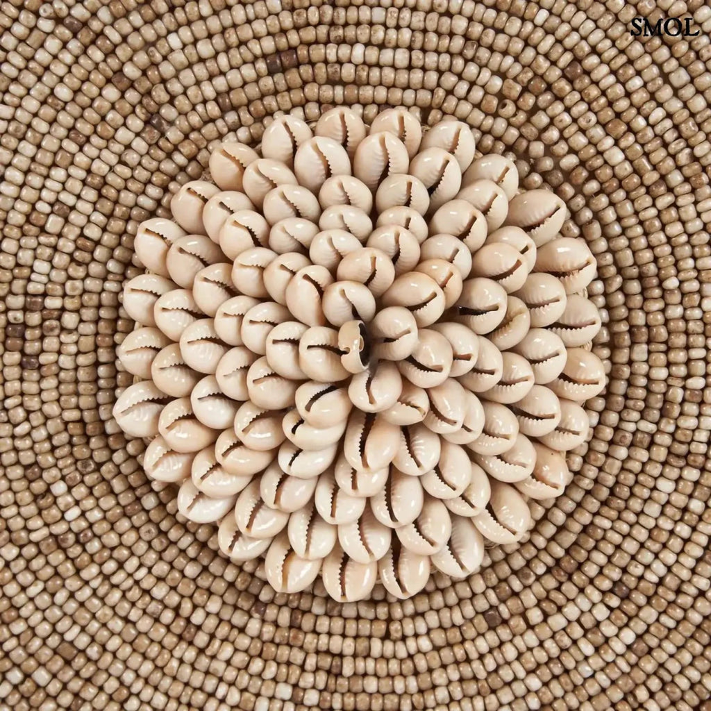 Kagyló dekoráció Guadeloupe, állványon, 55 cm magas, natúr fehér kagylókkal díszítve közepe nagyítva