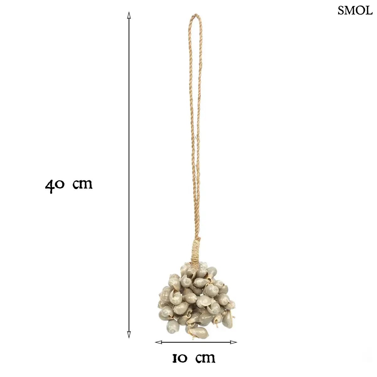 Kézzel készült, szürke színű kagyló függődísz sodrott kötéllel, méretekkel