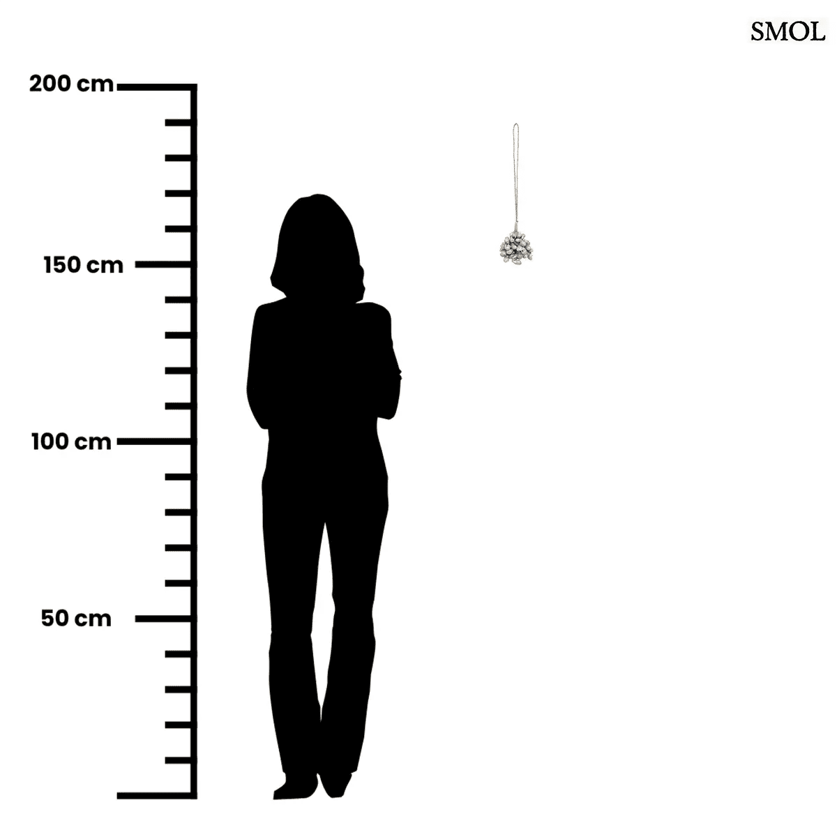 Kézzel készült, szürke színű kagyló függődísz sodrott kötéllel, méretarányosan