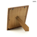 Antik, kézzel faragott fehér bivalycsont képkeret függőleges bordázott textúrával 20x25 cm-es méretben, hátulról