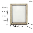 Antik, kézzel faragott fehér bivalycsont képkeret függőleges bordázott textúrával 20x25 cm-es méretben, méretarányosan