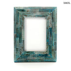 Türkizkék Ocean Ripple képkeret bordázott bivalycsont felülettel és márványos mintázattal, fehér háttérrel