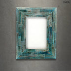 Türkizkék Ocean Ripple képkeret bordázott bivalycsont felülettel és márványos mintázattal, szürke háttérrel