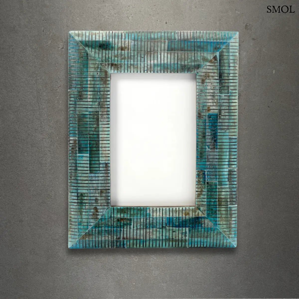 Türkizkék Ocean Ripple képkeret bordázott bivalycsont felülettel és márványos mintázattal, szürke háttérrel