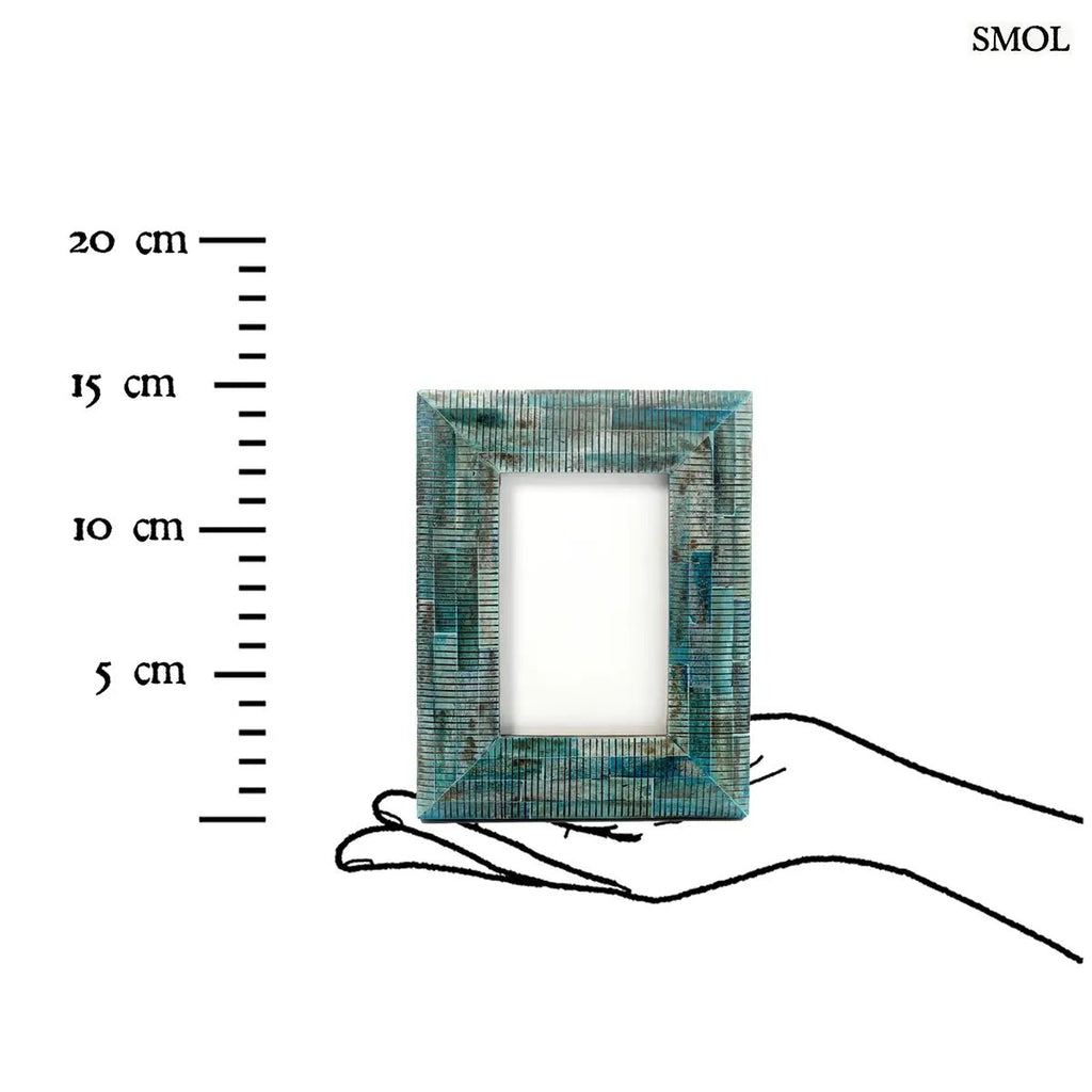 Türkizkék Ocean Ripple képkeret bordázott bivalycsont felülettel és márványos mintázattal, méretarányosan