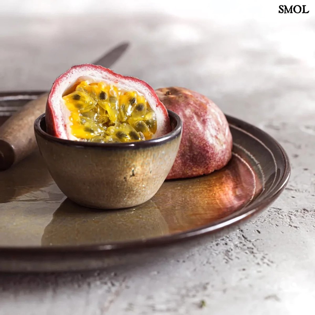 Kézzel készült repesztett mázas szószos tányér szett gyümölccsel