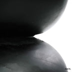 Fekete suar fa kisasztal natúr felülettel - oldalról nagyítva