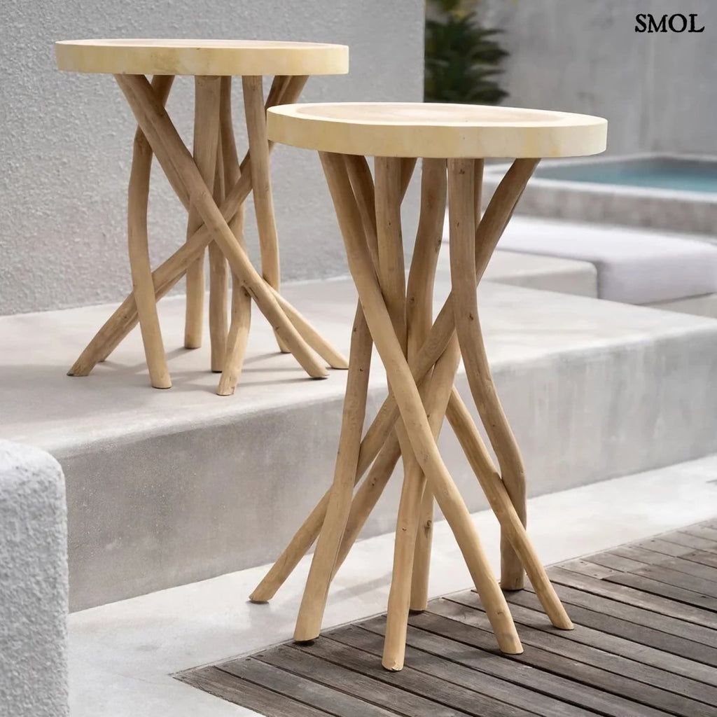 Kisasztal természetes teakfából | GILI | SMOL - két méretben, teraszon
