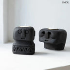 Kézzel faragott fekete kő mécsestartó misztikus arc szobor formában, sárgaréz betéttel, két gyertyatartó