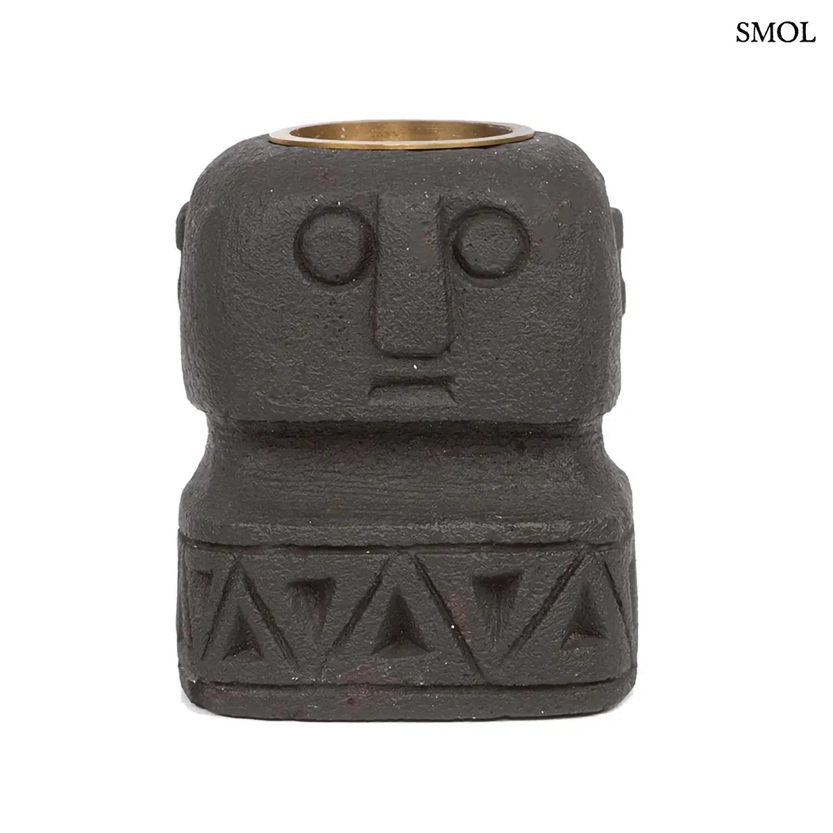 Fekete kő mécsestartó, kézzel faragott stilizált arc motívummal, Sumba-szigeti homokkőből,szemből