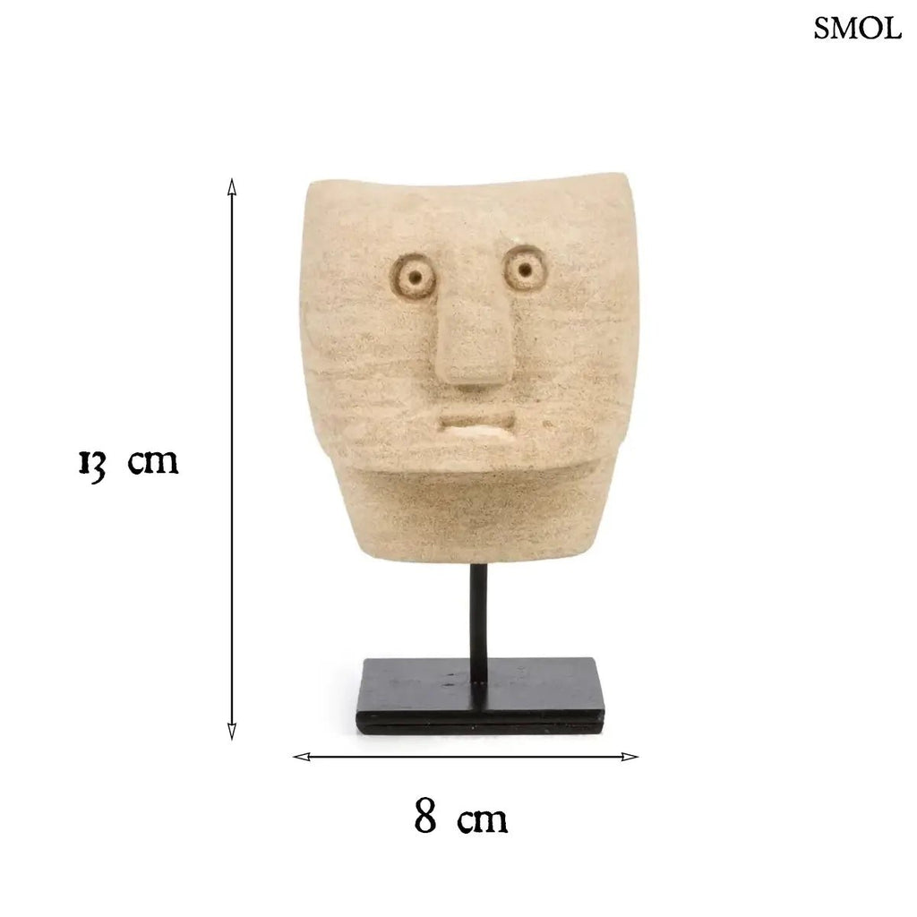 Kézzel faragott Sumba kőszobor fém állványon, homokkőből készült indonéz dekoráció, méretekkel