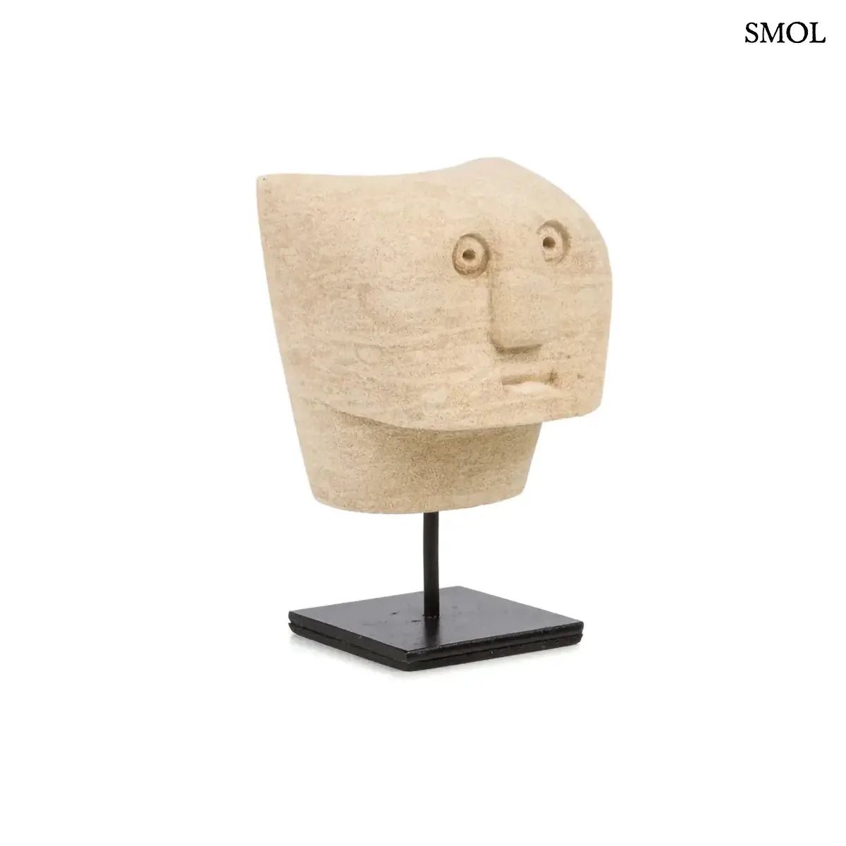 Kézzel faragott Sumba kőszobor fém állványon, homokkőből készült indonéz dekoráció, elforgatva