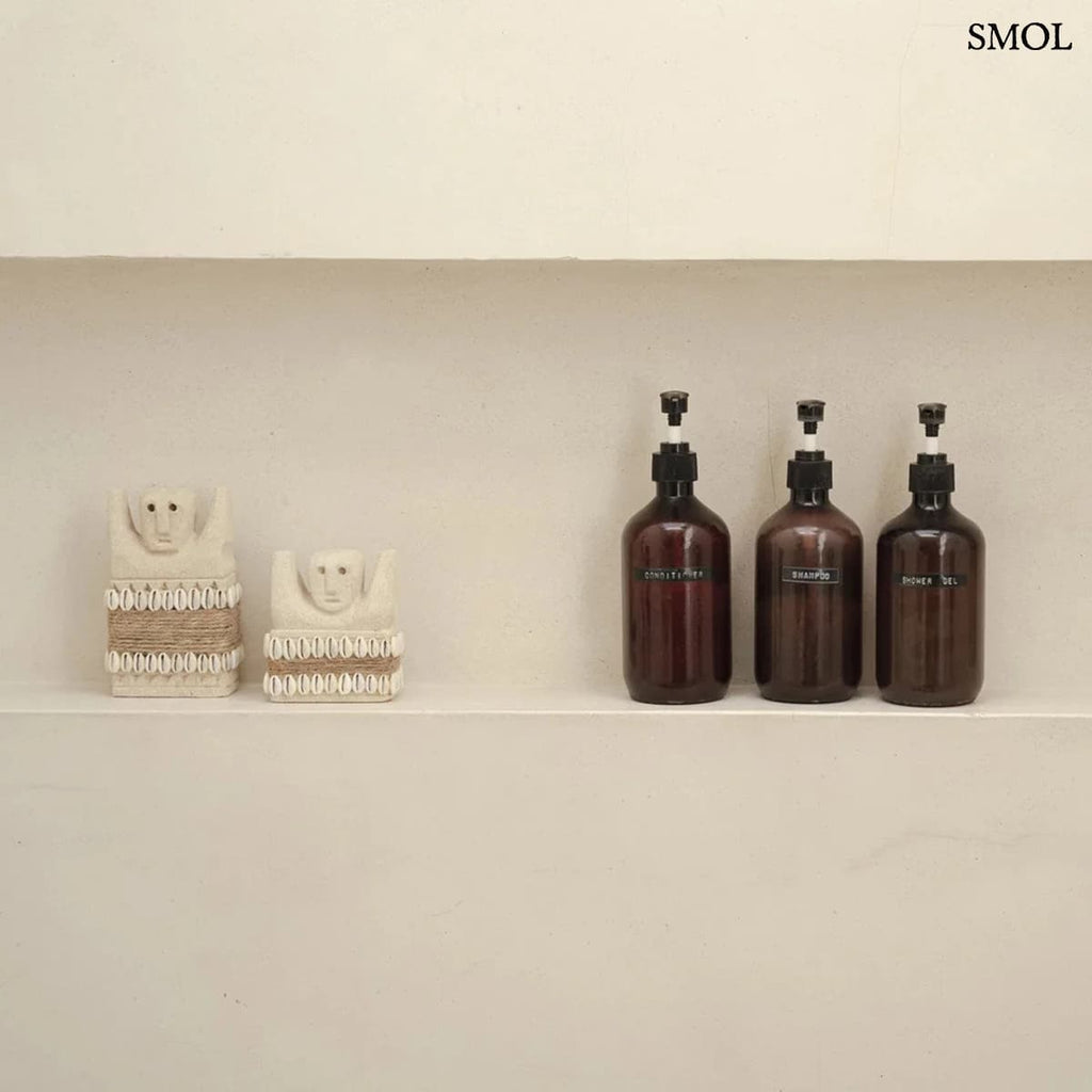 Kézzel faragott indonéz homokkő szobor kagylókkal és juta kötéllel díszítve Sumba szigetéről, fürdőszobában, két méretben