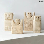 Natúr kőszobor, homokkő anyagú Sumba figura, kézzel faragott több szoborral