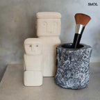 Natúr kőszobor, homokkő anyagú Sumba figura, kézzel faragott, fürdőszobában