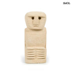 Natúr kőszobor, homokkő anyagú Sumba figura, kézzel faragott szemből