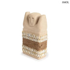 Kézzel faragott Sumba kőszobor, természetes homokkő védelmező dekoráció kagyló díszítéssel, ferdén