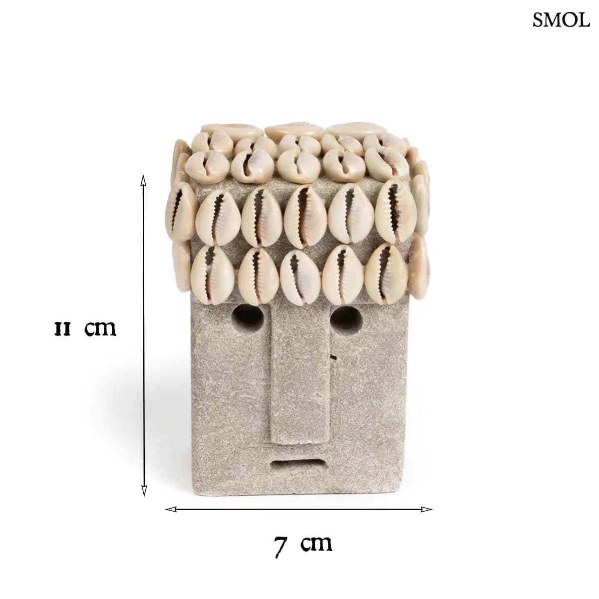 Kézzel faragott szürke Sumba kőszobor valódi kagyló díszítéssel és absztrakt arccal, méretekkel