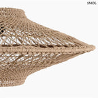 Kézzel csomózott natúr kötél függőlámpa modern geometrikus formával, oldalról