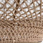 Kézzel csomózott natúr kötél függőlámpa modern geometrikus formával, alsó része nagyítva