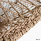 Kézzel szőtt, natúr barna kötél függőlámpa nyitott fonott mintázattal és fekete vezetékkel, fonás nagyítva