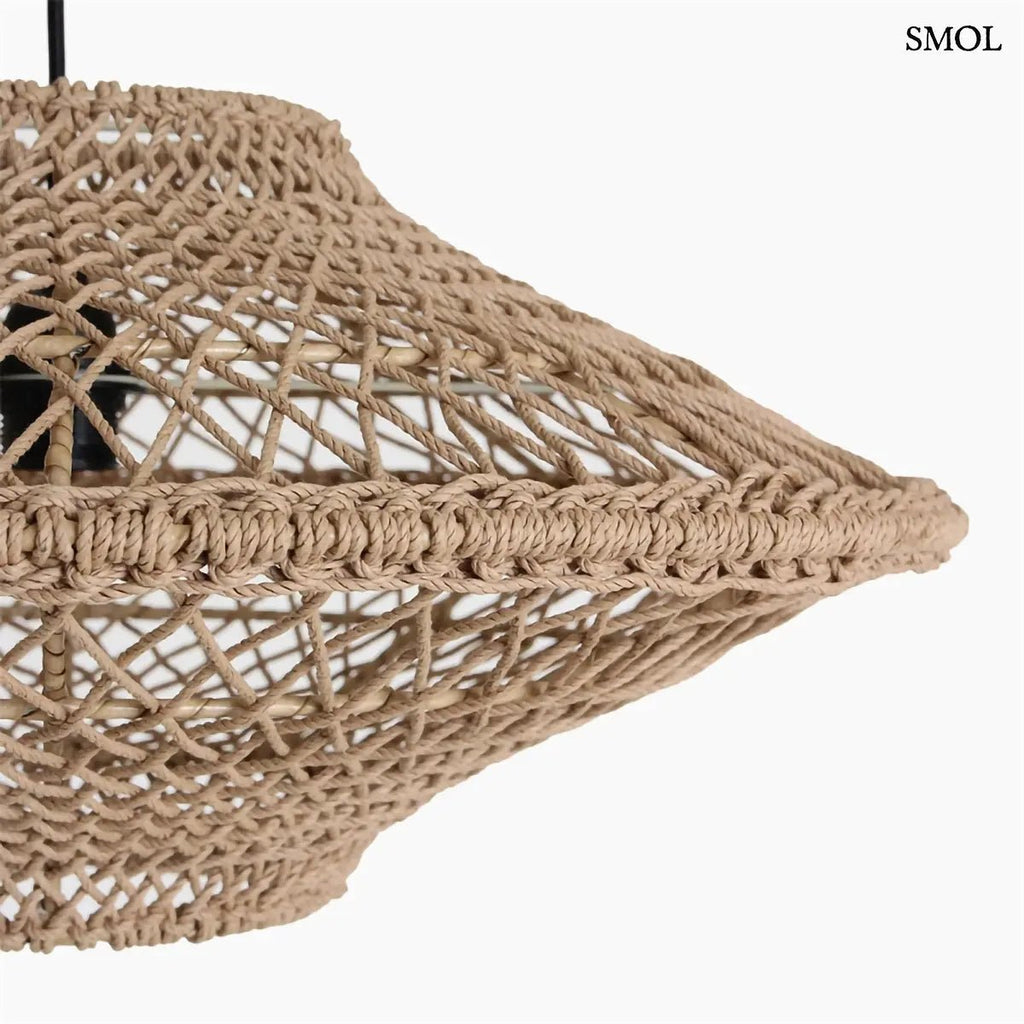 Kézzel szőtt, natúr barna kötél függőlámpa nyitott fonott mintázattal és fekete vezetékkel, oldalról