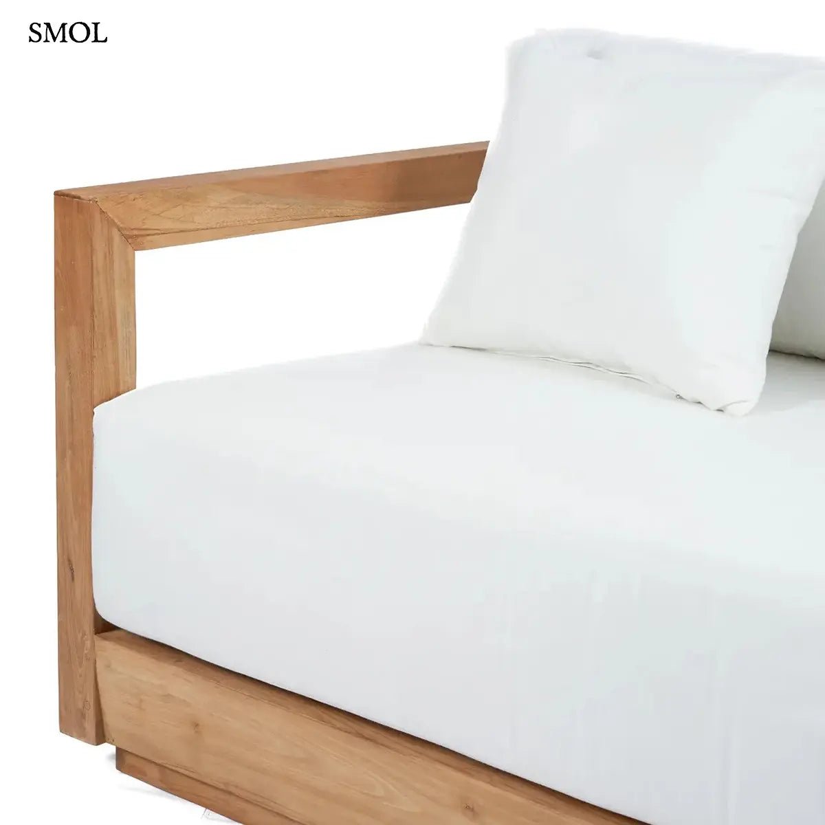 Modern kétszemélyes kültéri kanapé újrahasznosított teakfából, fehér Sunbrella párnákkal, párna nagyítva