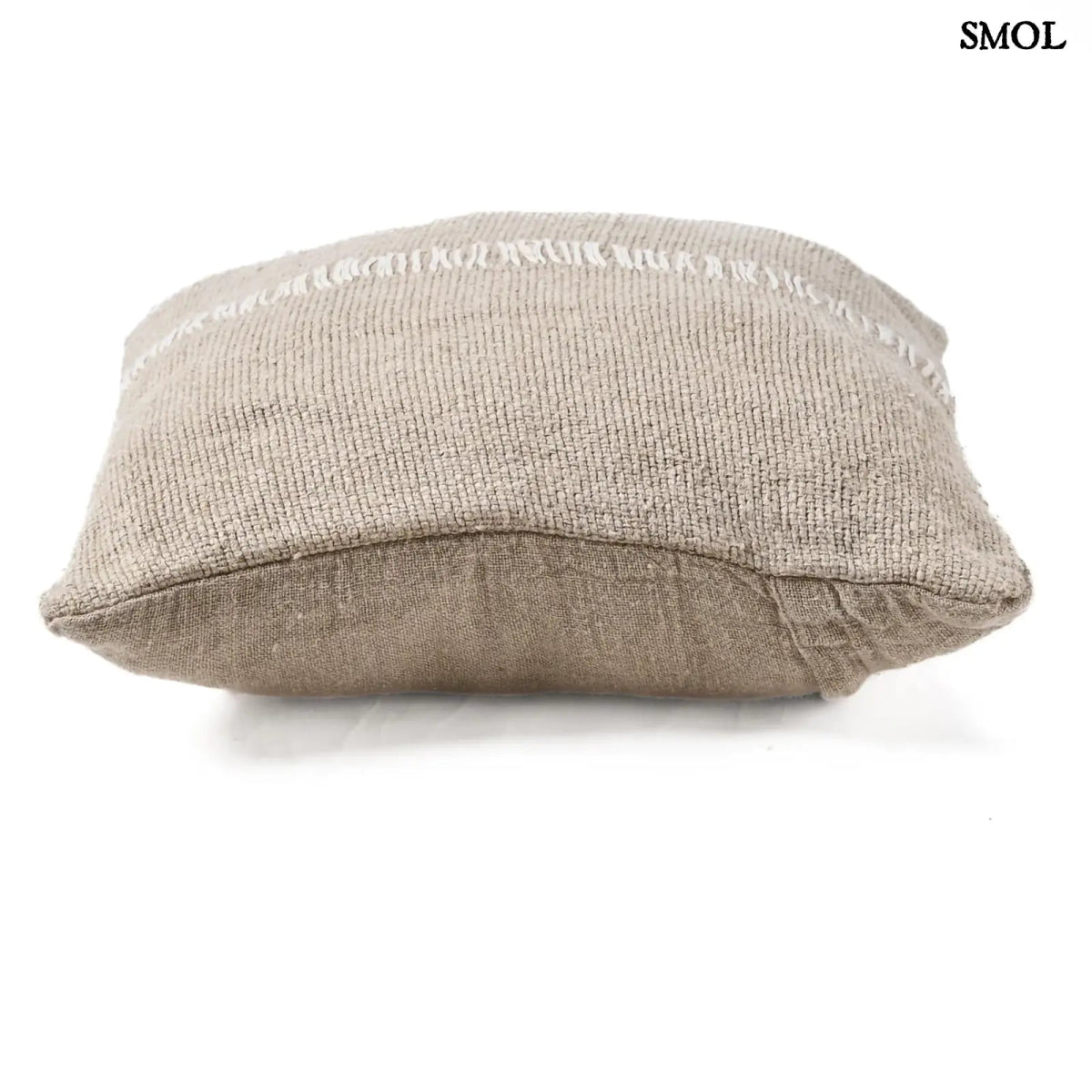 lenvászon díszpárnahuzat natúr fehér színben, kézzel készült, középen díszített, fektetve