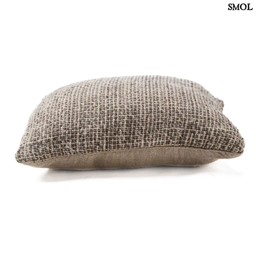 Lenvászon díszpárnahuzat – natúr-fekete | LINEN GRAIN | SMOL - fektetve