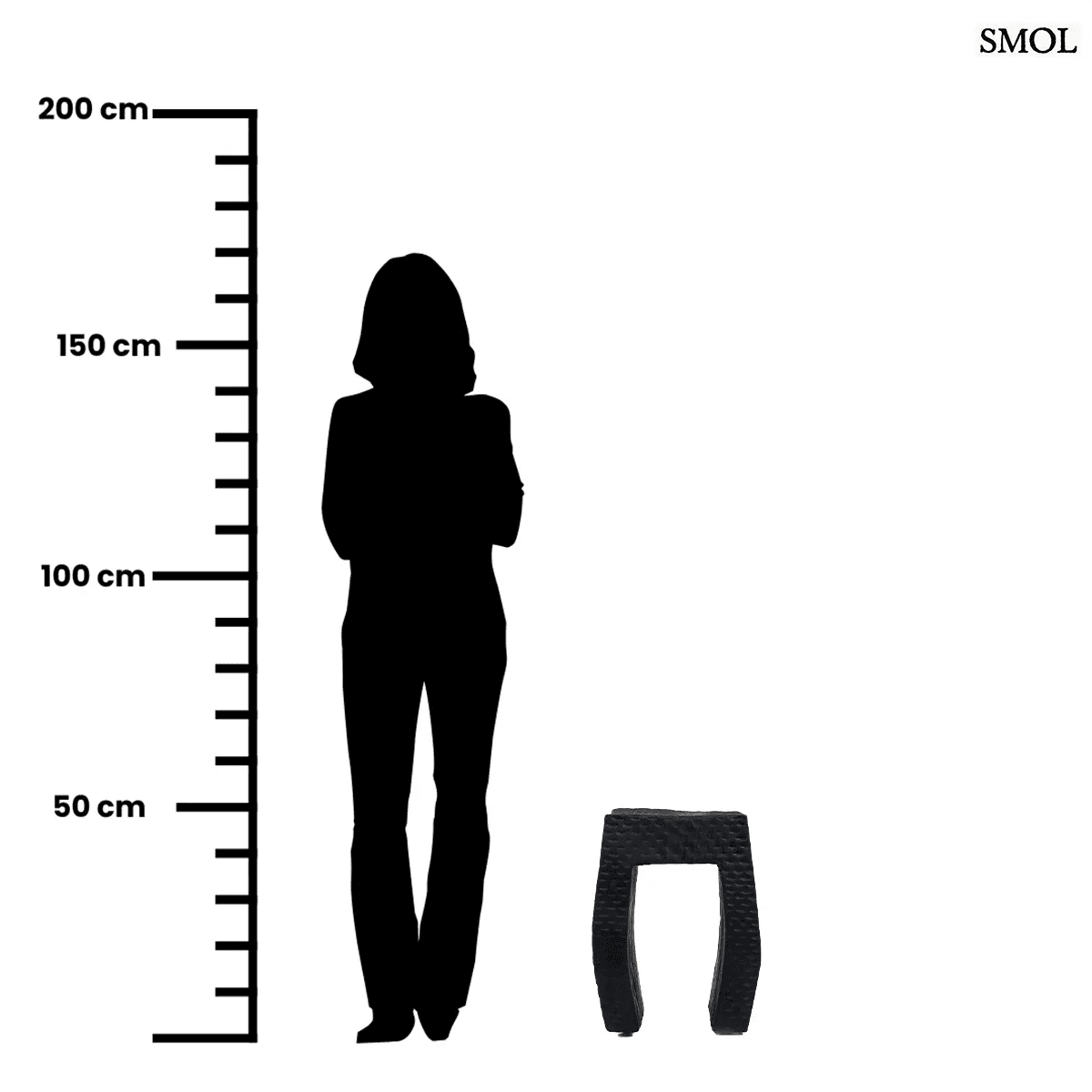 Montano fekete suar fa lerakóasztal és ülőke kézzel faragott rusztikus felülettel, méretarányosan