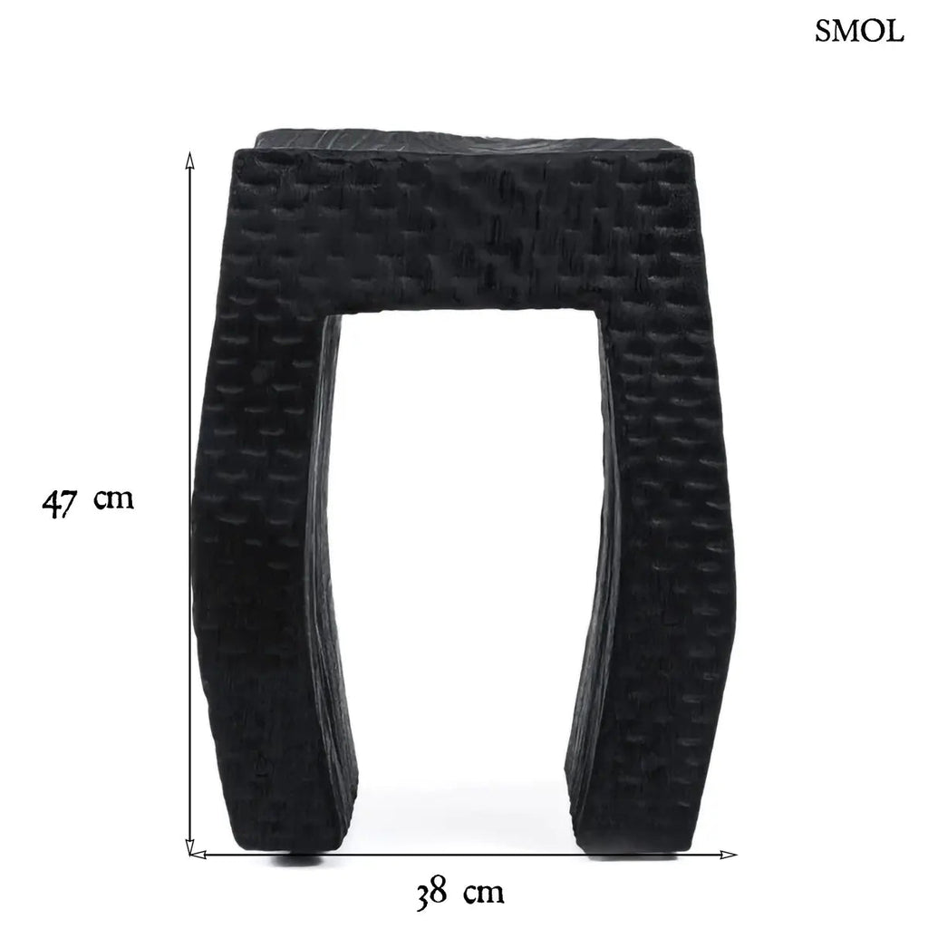 Montano fekete suar fa lerakóasztal és ülőke kézzel faragott rusztikus felülettel, méretekkel