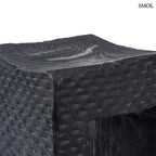 Montano fekete suar fa lerakóasztal és ülőke kézzel faragott rusztikus felülettel, asztalfelület nagyítva