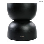 Kézzel faragott fekete suar fa lerakóasztal és ülőke organikus homokóra formában, oldalról