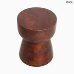 Modern stílusú, sötét tónusú mangófa ülőke és lerakóasztal mozaikszerű mintázattal és látványos erezettel, ferdén felülről