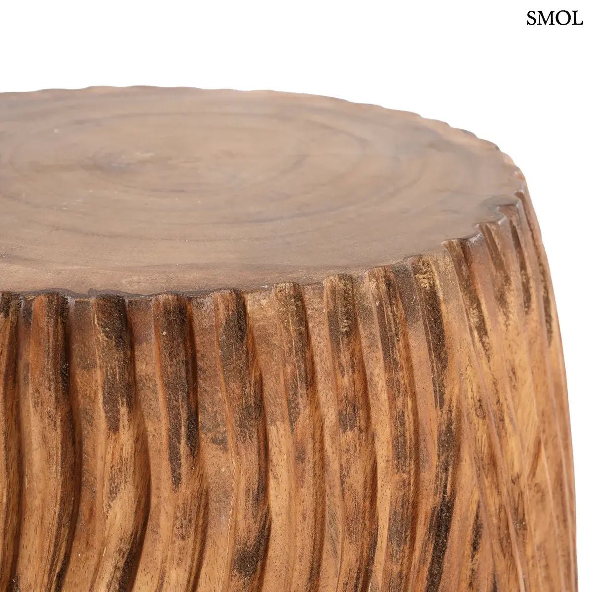 Kézzel faragott, hengeres Suar fa lerakóasztal és ülőke függőleges hullámmintával, asztallap oldalról