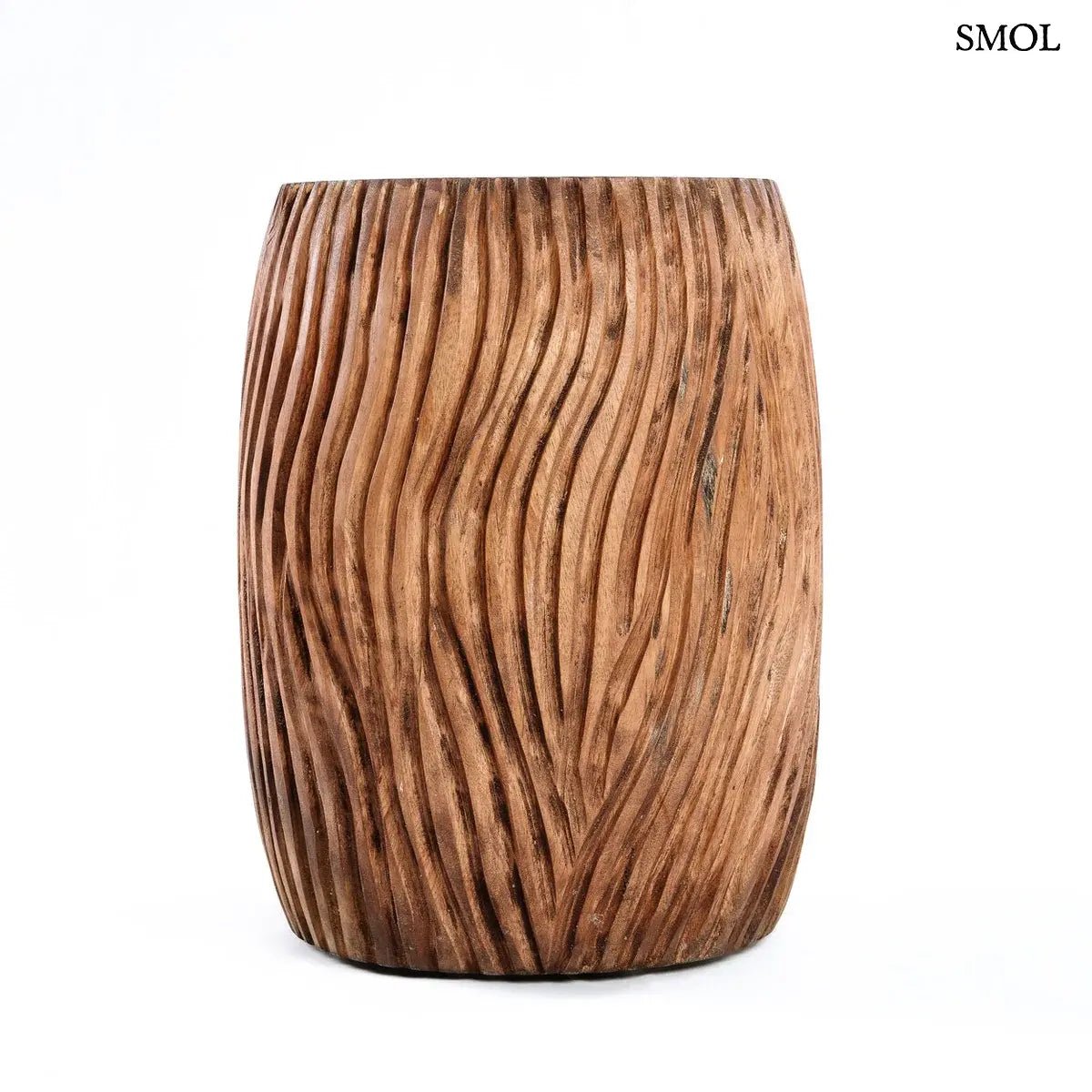 Kézzel faragott, hengeres Suar fa lerakóasztal és ülőke függőleges hullámmintával, oldalról