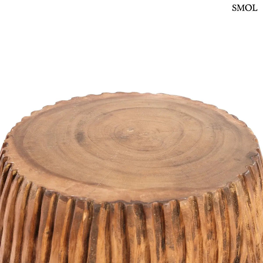 Kézzel faragott, hengeres Suar fa lerakóasztal és ülőke függőleges hullámmintával, felülről