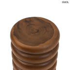 Kézzel faragott, spirális formájú suar fa ülőke és lerakóasztal natúr színben, organikus és modern belső terekhez, felső rész nagyítva