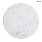 Henger alakú MALACCA lerakóasztal fehér márvány asztallappal és függőlegesen mart, natúr mangófa talppal, felülről