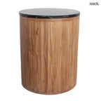 Kerek lerakóasztal fekete márvány asztallappal és függőlegesen barázdált, természetes barna mangófa talppal, oldalról