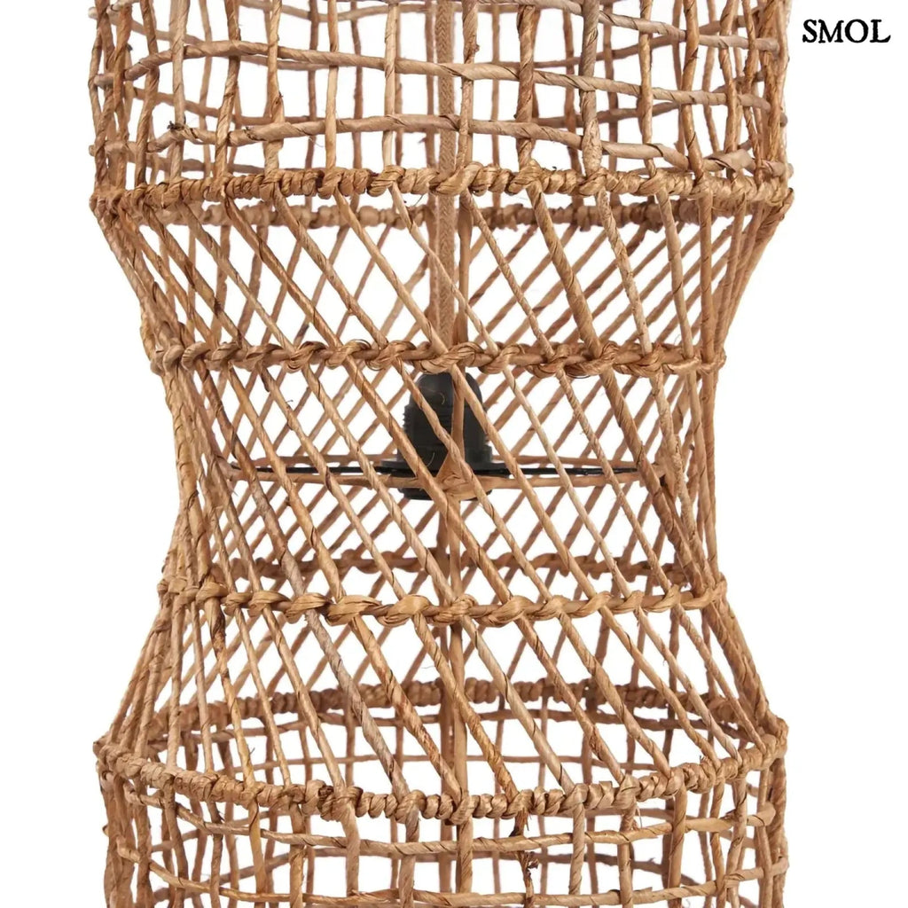 XXL méretű, kézzel font banánlevél függőlámpaernyő natúr barna színben, középső rész nagyítva