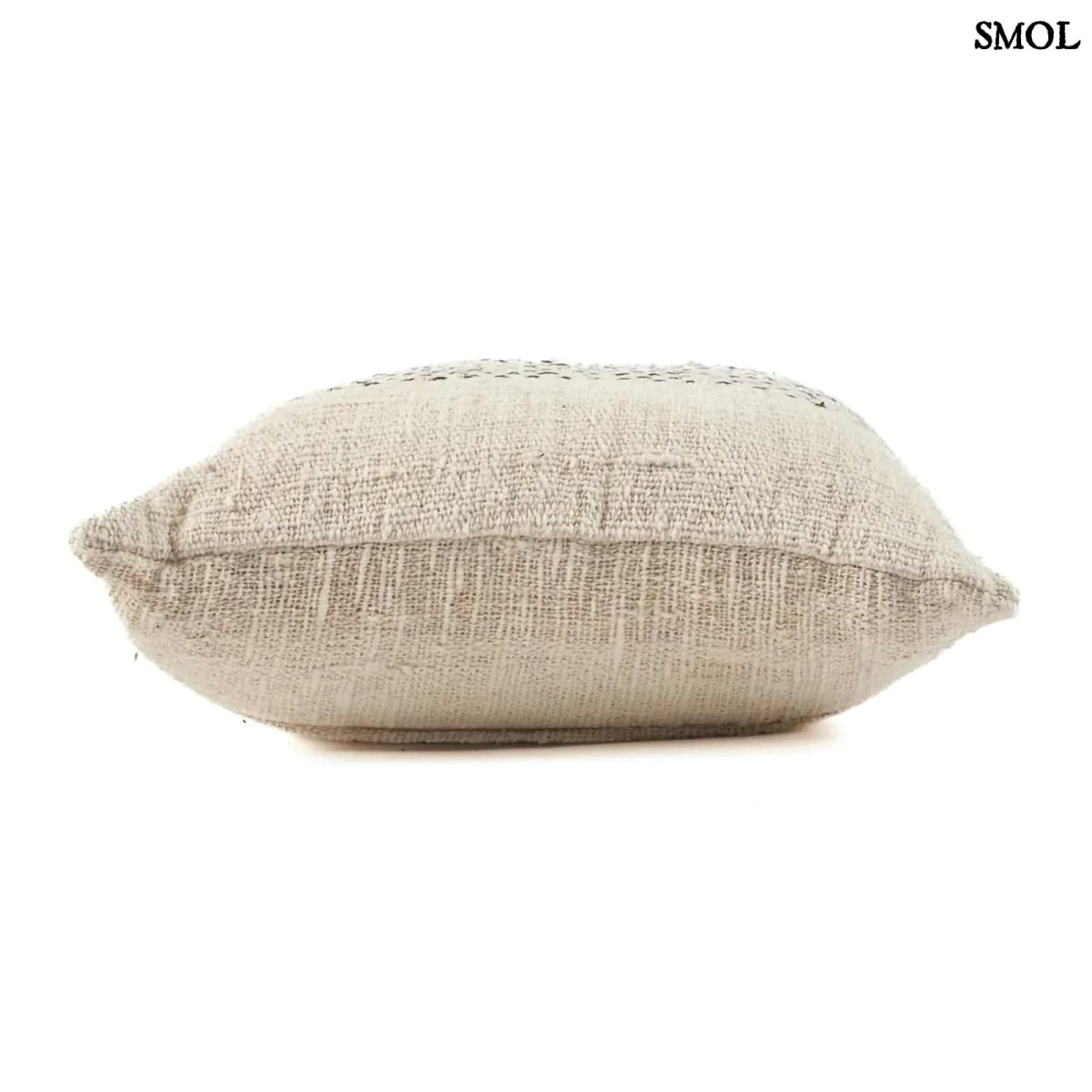 Natúr és fekete mintás pamut díszpárnahuzat 50x50 cm méretben - fektetve