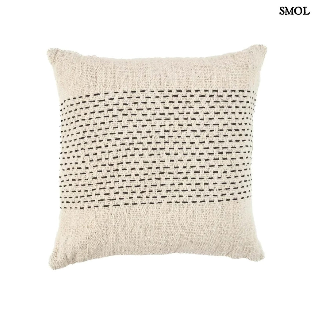 Natúr és fekete mintás pamut díszpárnahuzat 50x50 cm méretben - fehér háttérrel